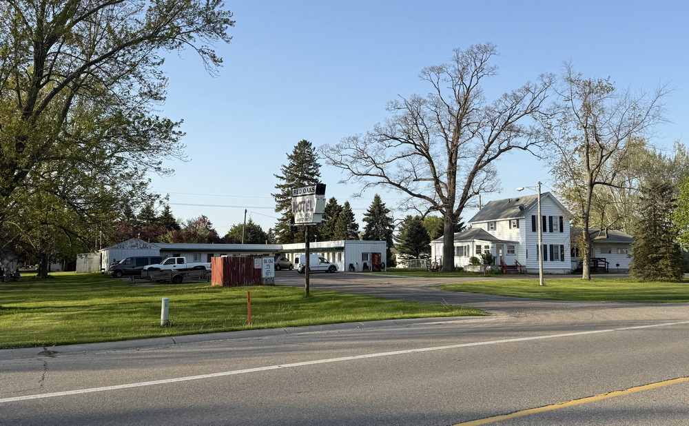 Red Oaks Motel (Stevens Moto-Court) - May 11 2025 (newer photo)